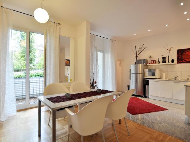 exclusive, sehr ruhige Etagenwohnung, im Inviertel Unterbilk Hafen, mit Balkon, Dusseldorf Amsterdam Apartments for Rent