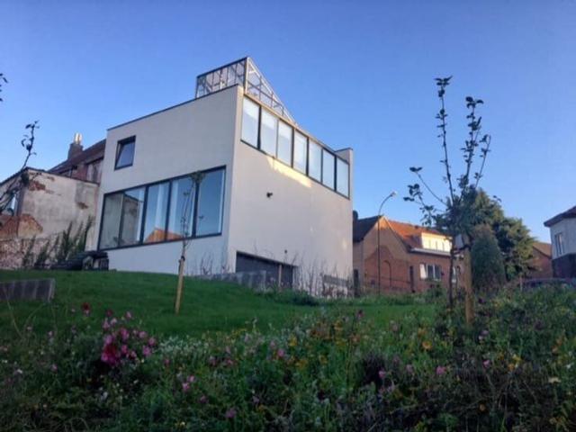 Exclusive semi detached house with a loft feel