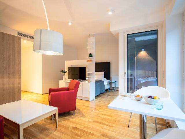 Exclusive serviced apartment next to river Main and near the EZB