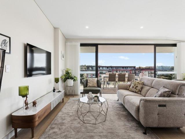 Exclusive sixth floor apartment with panoramic views