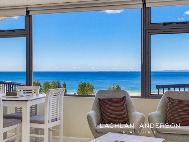 EXCLUSIVE SKYHOME UNSURPASSED OCEAN, MOUNTAIN AND PASSAGE VIEWS