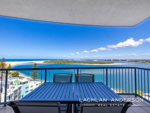 EXCLUSIVE SKYHOME UNSURPASSED OCEAN, MOUNTAIN AND PASSAGE VIEWS