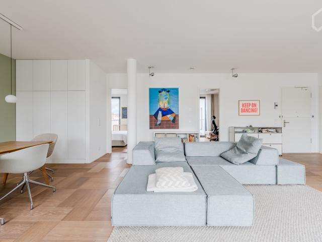 Exclusive, spacious and light flooded apartment with balcony in unique design building – Prenzlauer Berg 106 m²