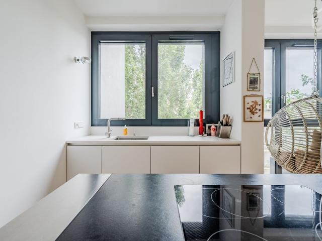 Exclusive, spacious and light flooded apartment with balcony in unique design building – Prenzlauer Berg 106 m², Berlin Amsterdam Apartments for Rent