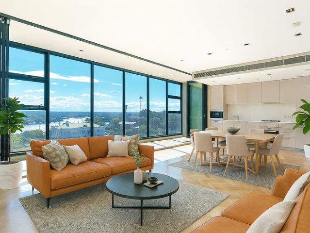 EXCLUSIVE STAMFORD RESIDENCES APARTMENT IN A BLUE CHIP CBD LOCATION