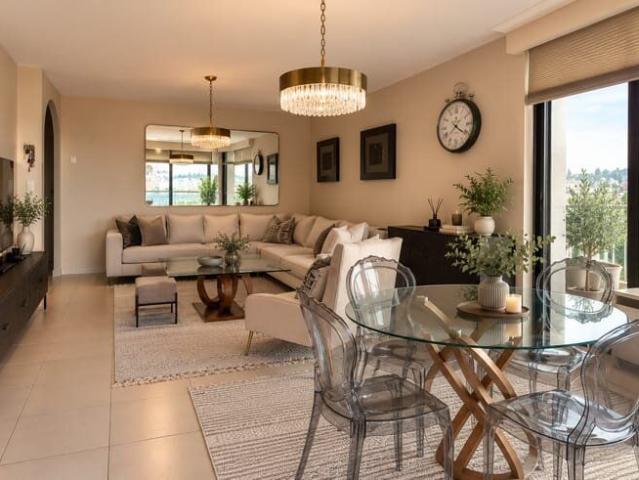 EXCLUSIVE – Superb 2 bedroom apartment with 2 terraces, park