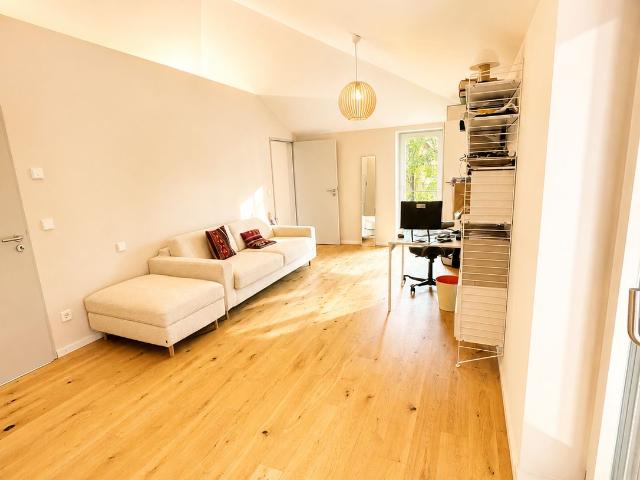 Exclusive, partially furnished detached house with generous outdoor spaces – ideal for temporary family stays