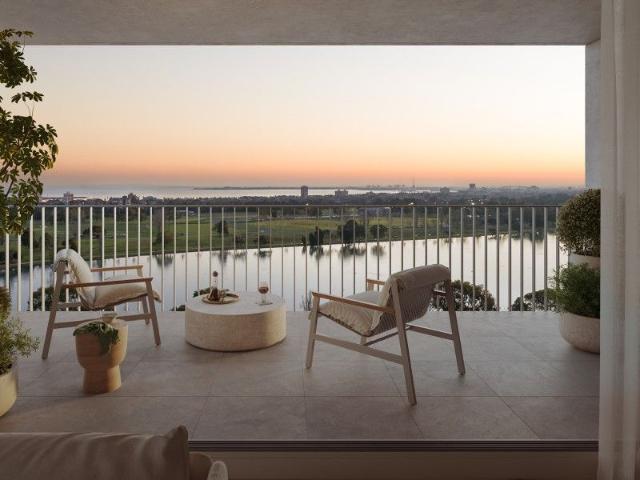 Exclusive Penthouse Overlooking Albert Park Lake