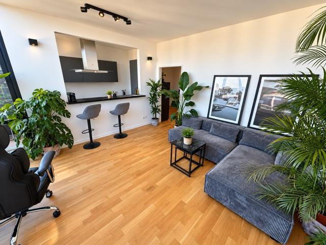 Exclusive Penthouse on Neuer Wall – 76 m² of Luxurious Living with 3 Balconies in a Prime Location