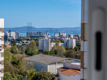 Exclusive Penthouse in Portela | River View and Quality Renovation