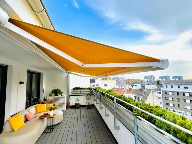 Exclusive Penthouse with Roof Terrace, Kranhaus and Cathedral Views in Prime Cologne Location