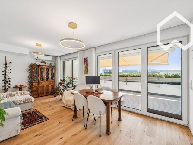 Exclusive Penthouse with Roof Terrace, Kranhaus and Cathedral Views in Prime Cologne Location