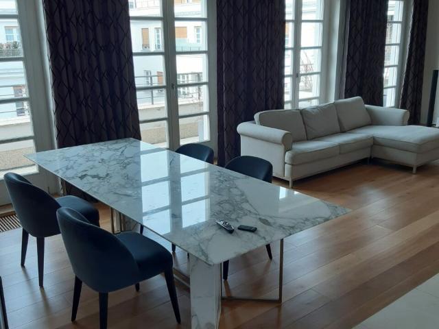 Exclusive Penthouse with Rooftop Terrace in Munich Maxvorstadt – 277 m²