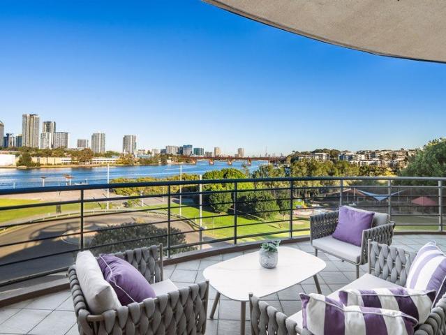 Exclusive Premium Waterfront Home