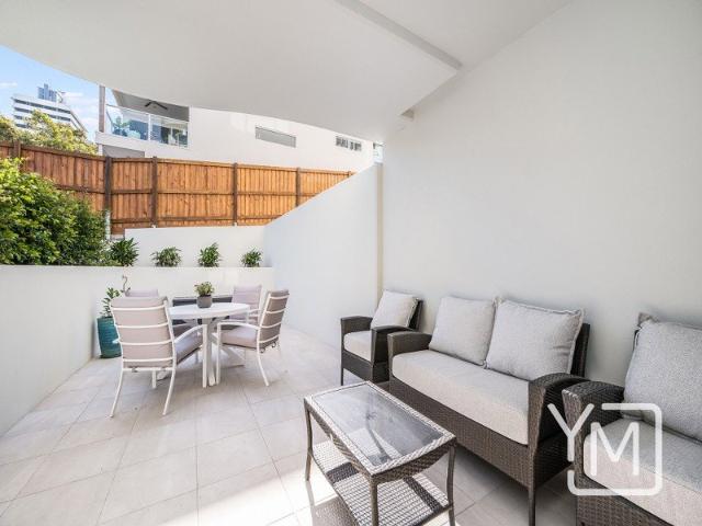 Exclusive Private Courtyard Ground Floor Residence Kings Beach Lifestyle