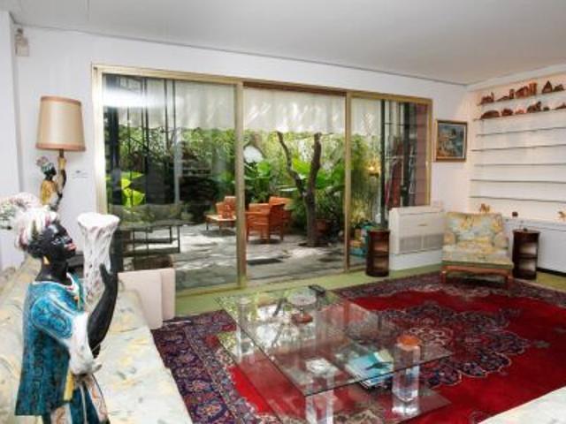 Exclusive Property of 200 m2 in an ideal location! In a private passage!