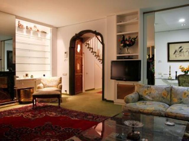 Exclusive Property of 200 m2 in an ideal location! In a private passage!