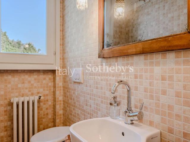 Exclusive residence with open lake and Angera Castle views