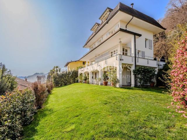 Exclusive residence with open lake and Angera Castle views