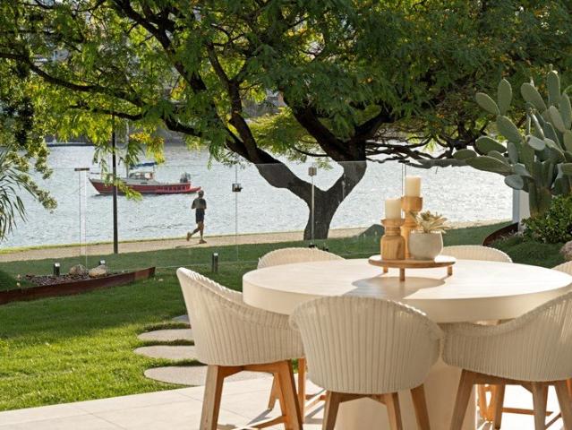 Exclusive Riverside Living in a Premier New Farm Position