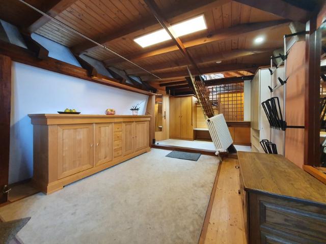 Exclusive wooden furnished appartment + fitness center fully equipped
