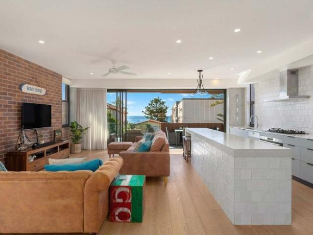 Exclusive Whole Floor Residence in Prestigious Jefferson Lane