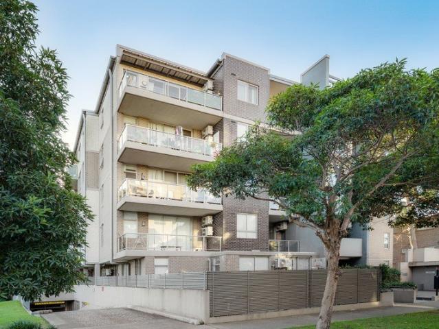 Exclusive top floor studio with access to resort style facilities | Excellent FHB or Investment Opportunity w/ Low Strata $606/qtr