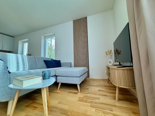 Exclusive temporary living – newly renovated 2 room apartment with underground parking, elevator, and two balconies in a prime location