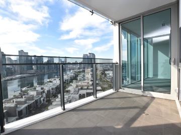 Exclusive Two Bedroom Apartment in the Heart of Docklands!