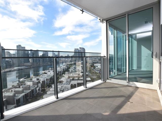 Exclusive Two Bedroom Apartment in the Heart of Docklands!