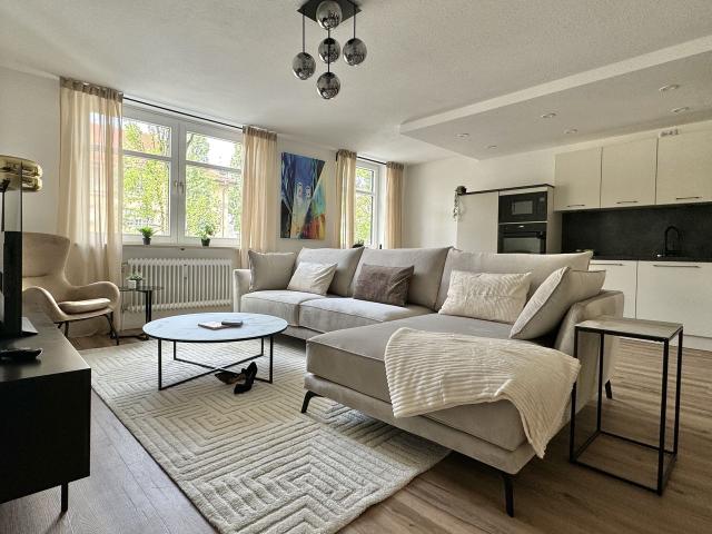 Exclusive, very central, completely refurbished and furnished, light flooded 3 room flat with air conditioning, Munchen Amsterdam Apartments for Rent