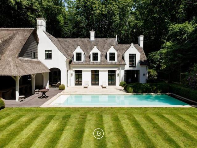 Exclusive villa for rent in the picturesque Sint Martens La