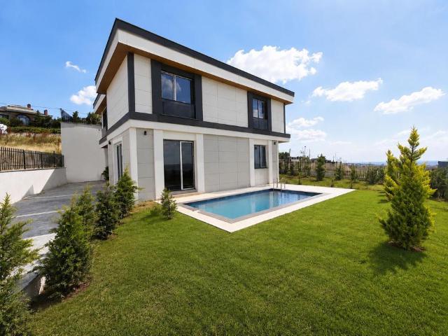 Exclusive Villa in 304 stanbul, erstklassige Lage mit Pool