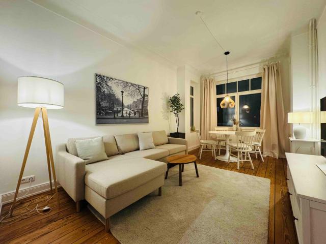 Exclusively furnished 3 bedroom apartment in a historic building with a terrace | All inclusive | Hamburg Fuhlsbüttel