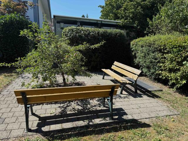 Exclusively furnished 2 room apartment with south facing balcony, underground parking & high quality fittings in Trudering, Munchen Amsterdam Apartments for Rent
