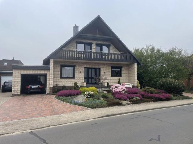 Exclusives Wohnhaus mit Garage und 3 Stellplätzen