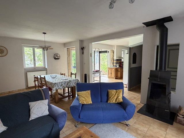 EXCLUSIVITE 148: Sainte Enimie, Immeuble de charme avec 3 gites et jardin au bord du Tarn