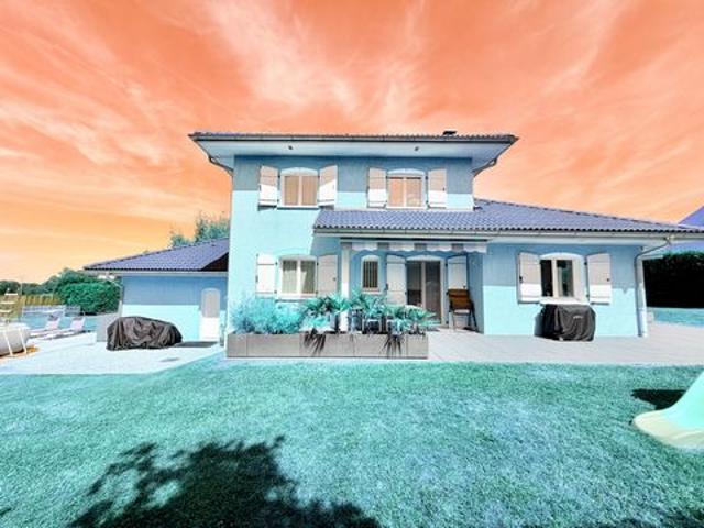 EXCLUSIVITE: 2 min Valleiry Villa contemporaine récente de 2007 dans un état impeccable.