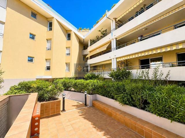 Exclusivité: 3 Pièces Au Cœur De Saint Raphaël – À 200M Des. 66m² Saint Raphaël