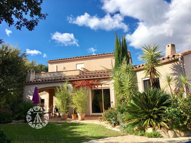 EXCLUSIVITÉ TERRA ALBERA MAGNIFIQUE VILLA AVEC PISCINE AUX PIEDS DES ALBÈRES
