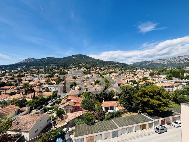 Exclusivité Toulon Est, appartement T4 de 66 m2 en excellent état, traversant en dernier étage avec cave
