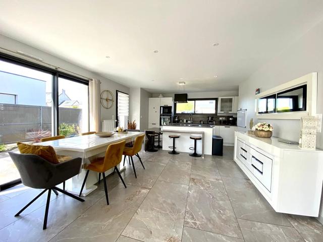 EXCLUSIVITÉ TRÉGUEUX Élégante maison contemporaine de 130 m²