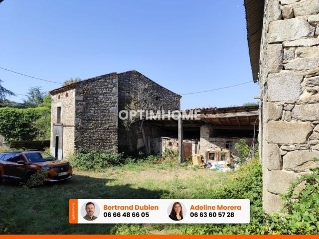 Exclusivité / Très beau corps de ferme avec terrain à rénover / 63520 St Jean des Ollières