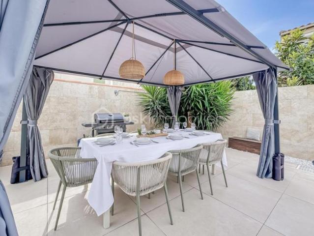 EXCLUSIVITÉ * Villa T5 de 112m2 entièrement rénovée avec piscine et garage