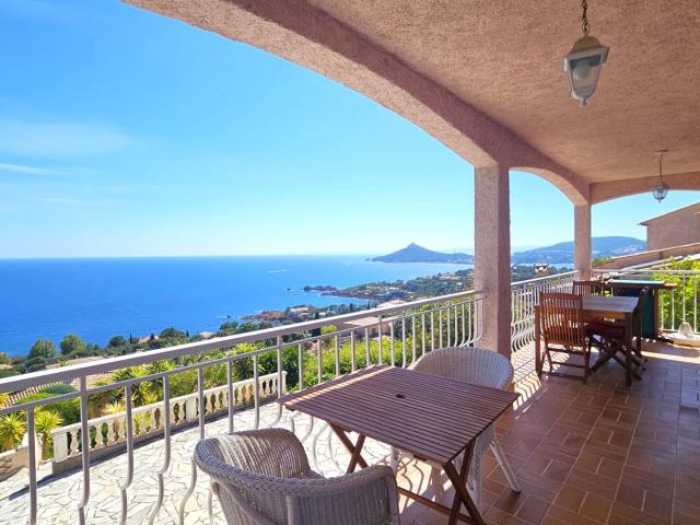 EXCLUSIVITE Villa vue mer panoramique. 130m² Agay