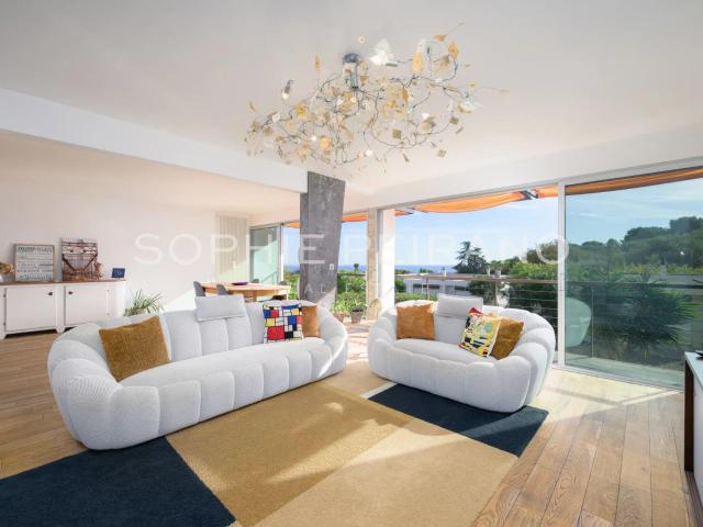 Exclusivité Villa Avec Piscine, Vue Mer Au Calme Absolu, D. 140m² Antibes
