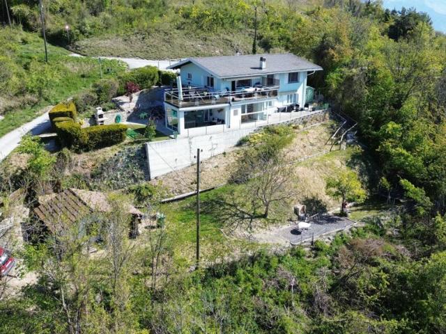Villa deux appartements Vue panoramique Grand terrain Rentabilité possible