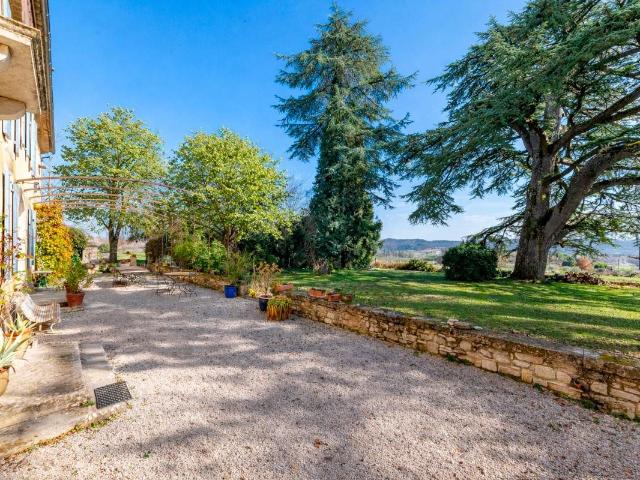 Exclusivité à Forcalquier, Propriété sur 2,4 hectares proche. 341m² Forcalquier