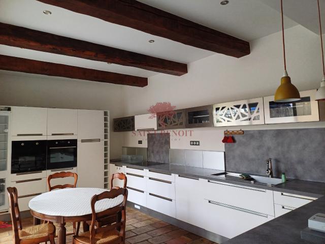 EXCLUSIVITE A LOUER Maison 4 pièces meublée de 160m² avec grand garage, terrasse et pièce d'appoint