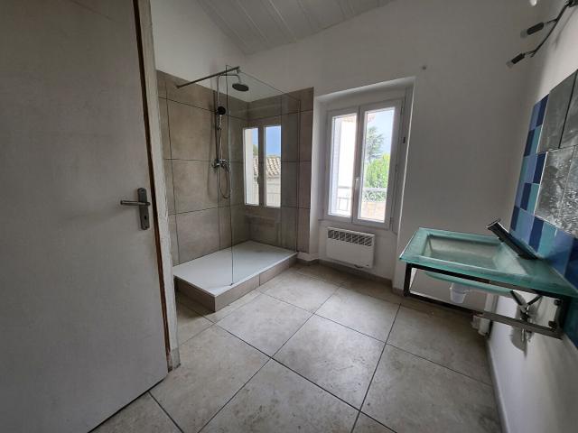 EXCLUSIVITE A LOUER A SAINT SATURNIN LES AVIGNON Appartement T2 bis en triplex Proche village